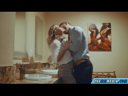 ❤️ Том биетэй шаргал үст таныг нийтийн бие засах газар уруу татах үед ❤ Порно vk mn.com-fullporner.ru ️❤